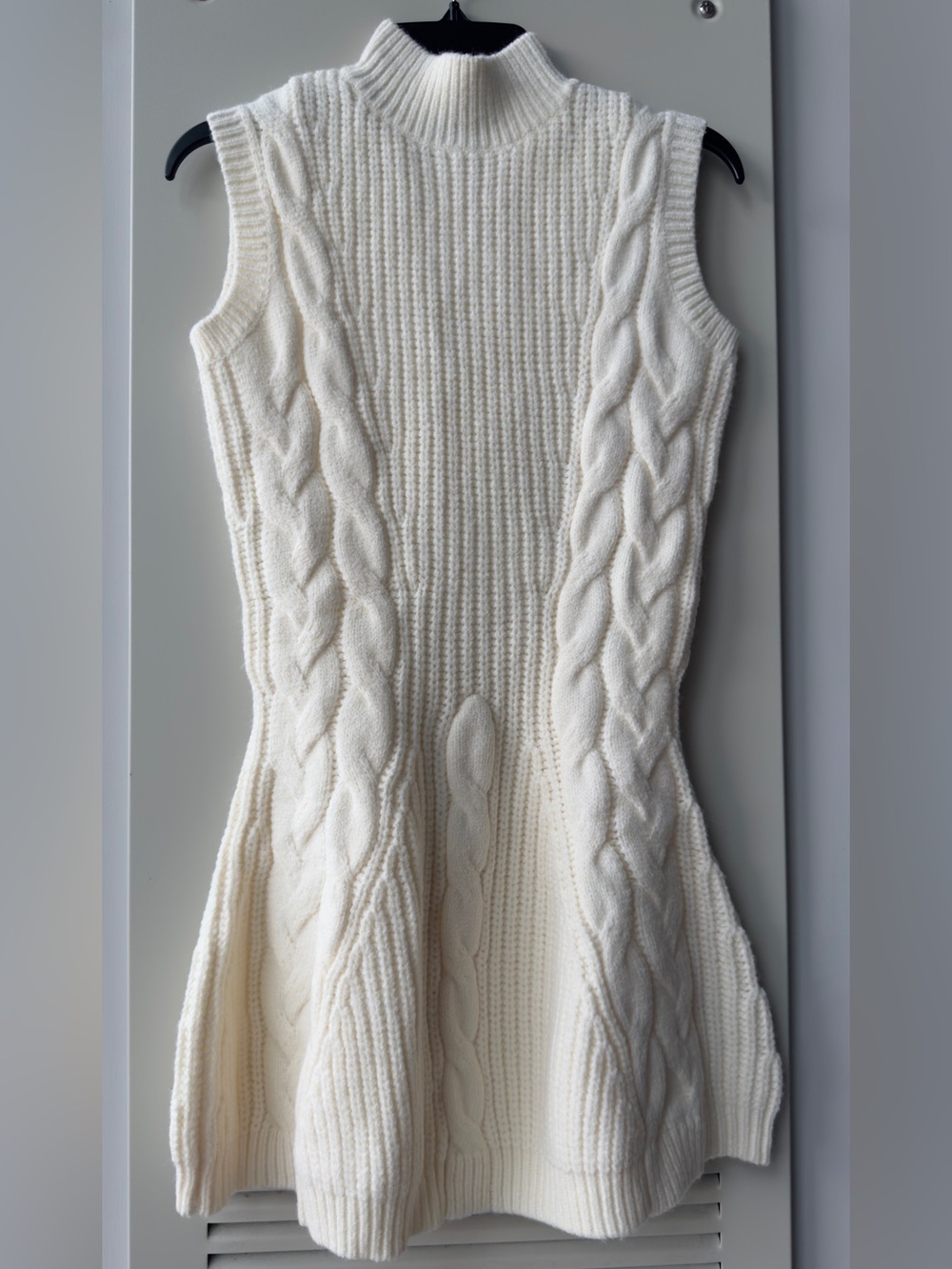 NEW w/o tags Vici Ivory / Cream Cable Knit Sleeveless V-Neck Sweater Dress sz S